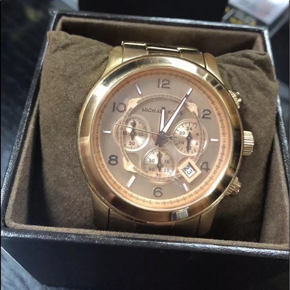 AUTHENTIC MICHAEL KORS RUNWAY CHRONO MK8096 WATCH